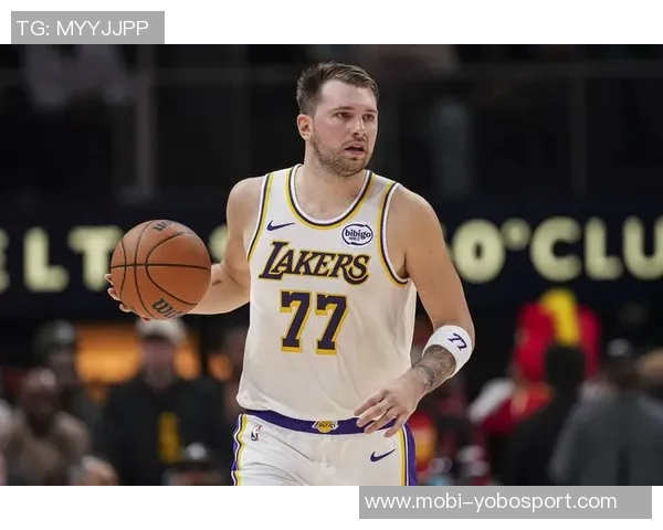 东契奇谈里夫斯受伤情况表示愿意提供支持并强调恢复的重要性